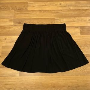 Black skirt with pockets